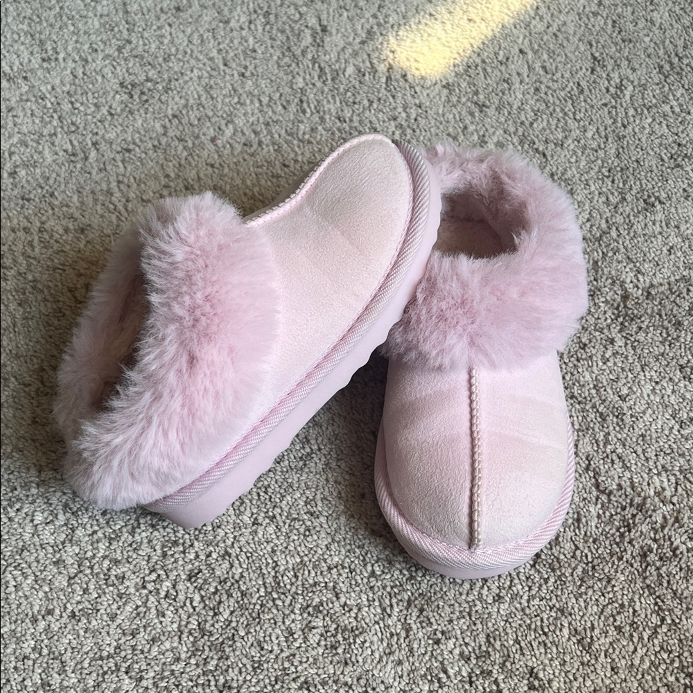 Girls Pink Slippers - Size 11